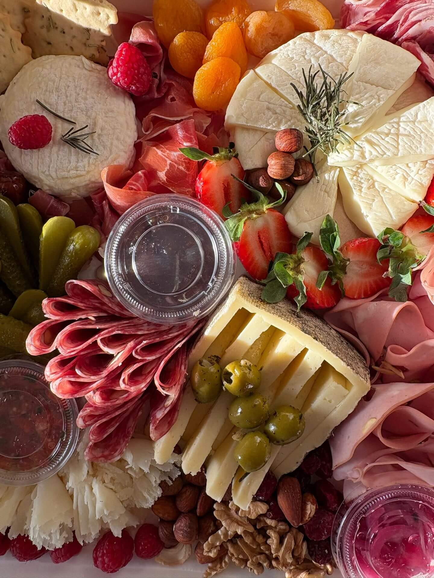 Grazing table colorée de mariage